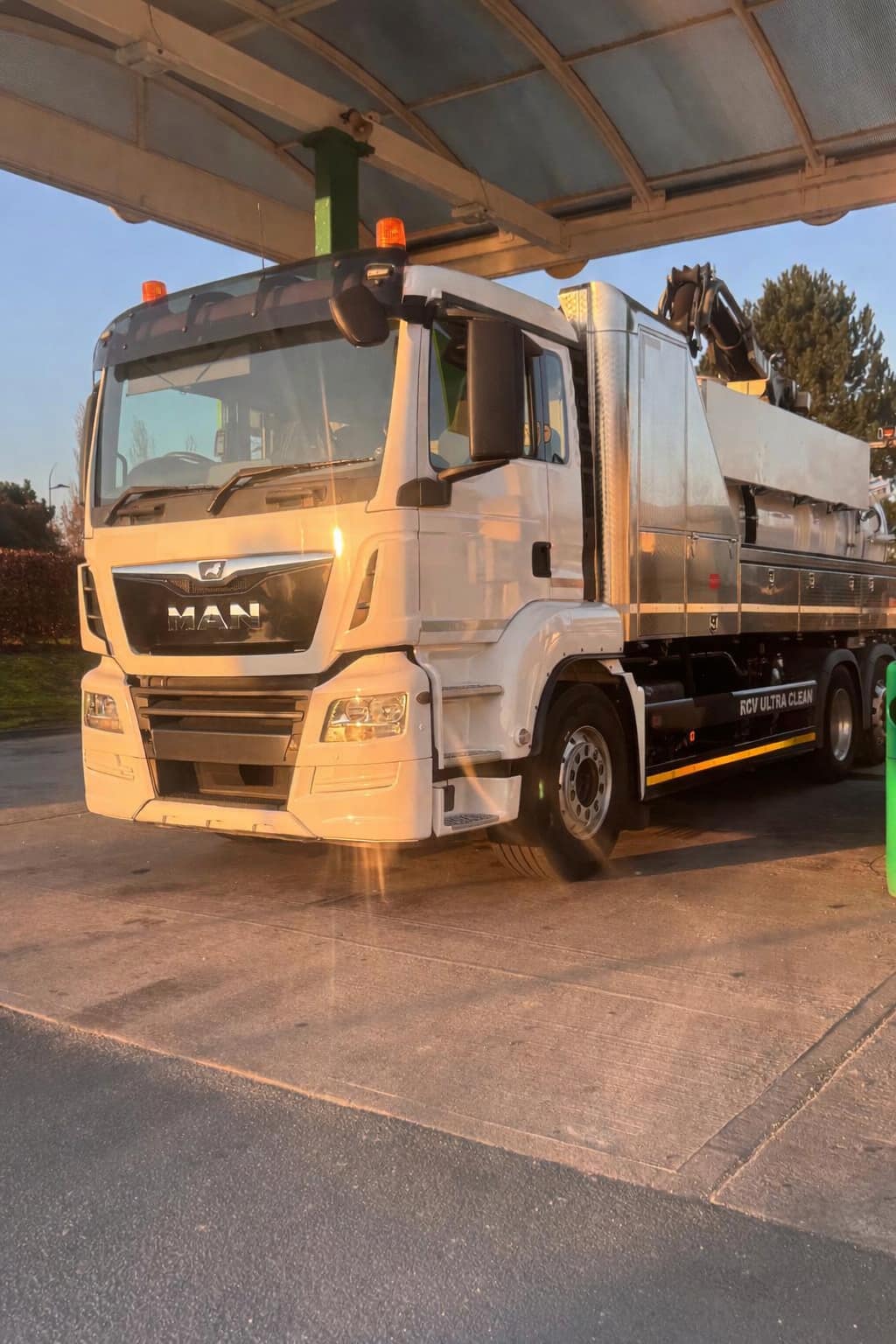 Active Reactive Solutions fleet of drainage service vans ready for emergency callouts